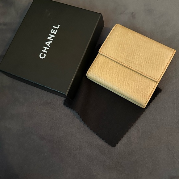 Full Inclusion authentic Chanel vintage Beige Sevruga Compact Wallet. - Picture 15 of 15